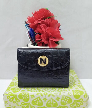 Albert Nipon Black Leather Crocodile Embossed Kislock Credit Card Bifold Wallet